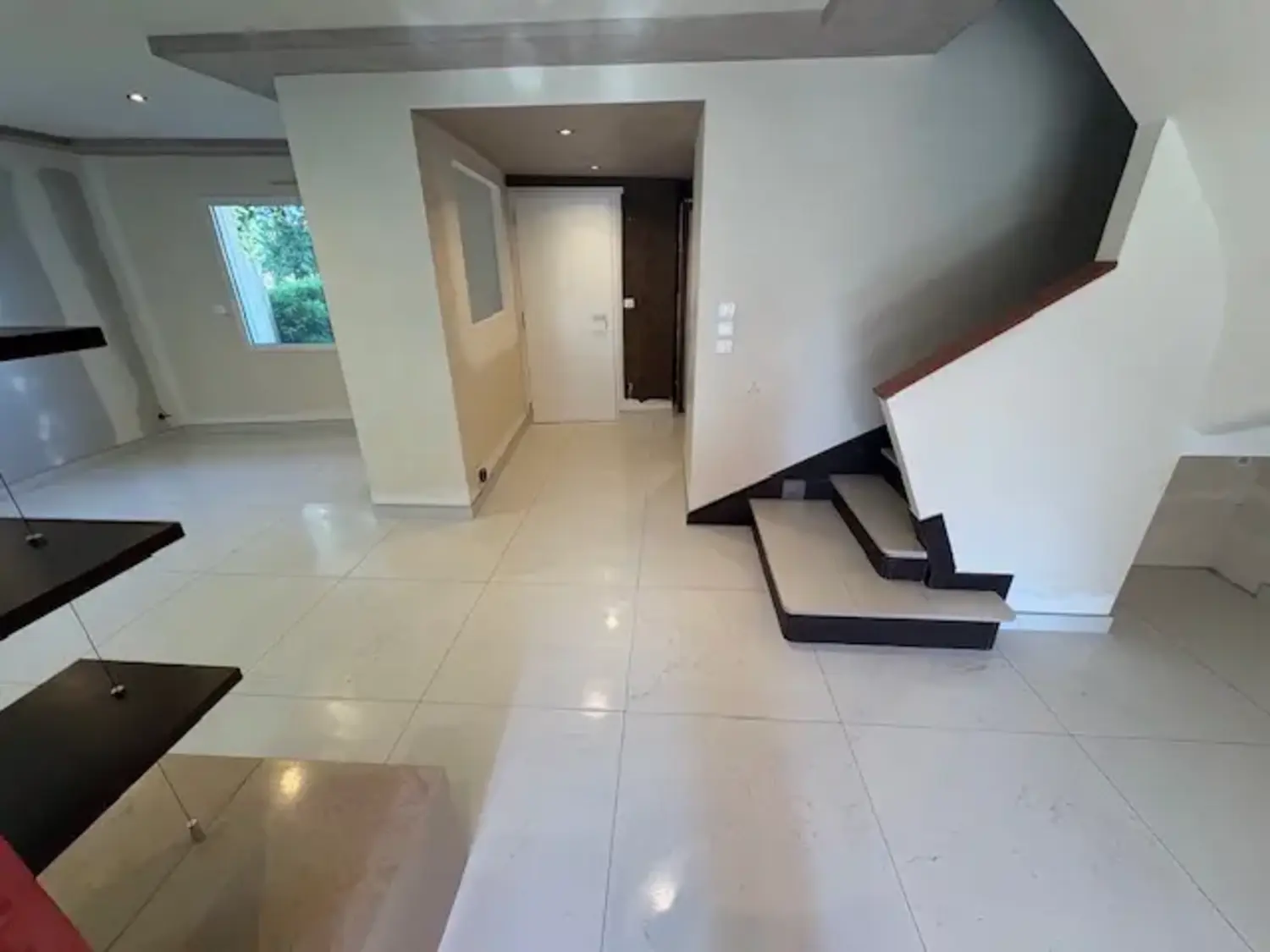 Pose d'un carrelage 8080 imitation marbre mat