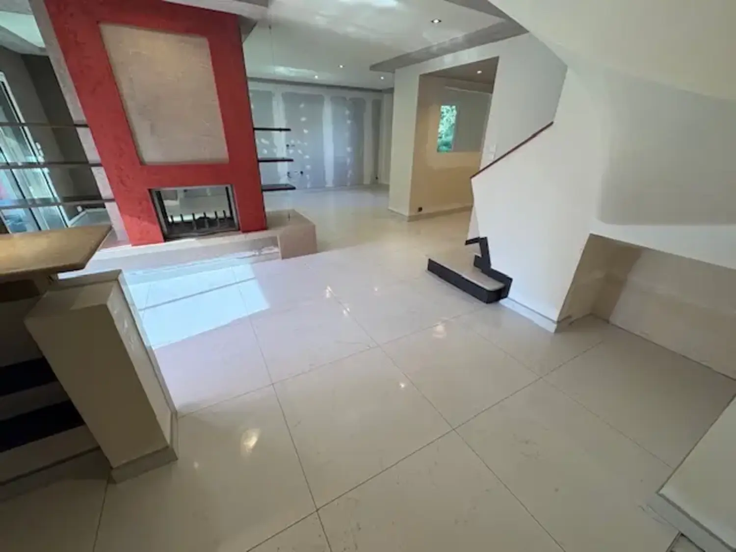 Pose d'un carrelage 8080 imitation marbre mat